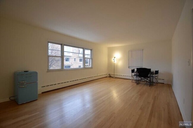 Building Photo - 86 Palisade Ave