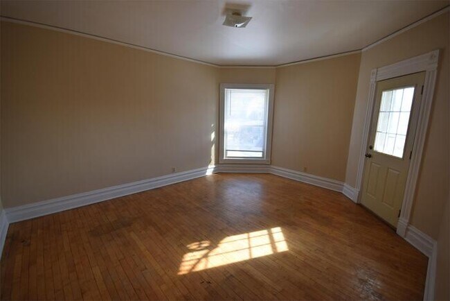 Building Photo - 183 3rd St