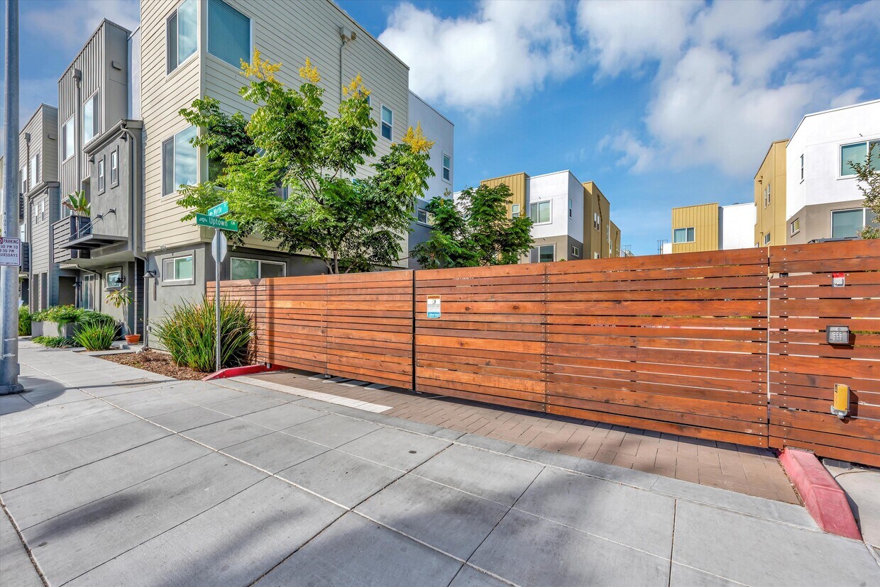 Foto principal - 109 Uptown Cir