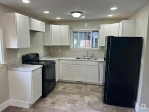 Building Photo - 13 Layton St
