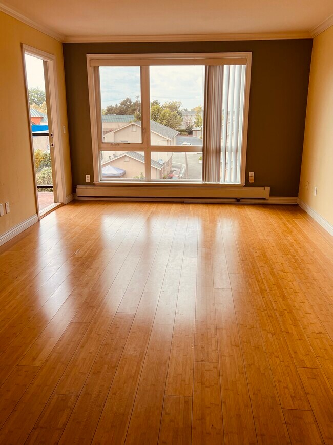 Foto del edificio - 15956 E 14th St