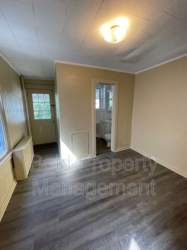 Building Photo - 1368 Perkiomen Ave