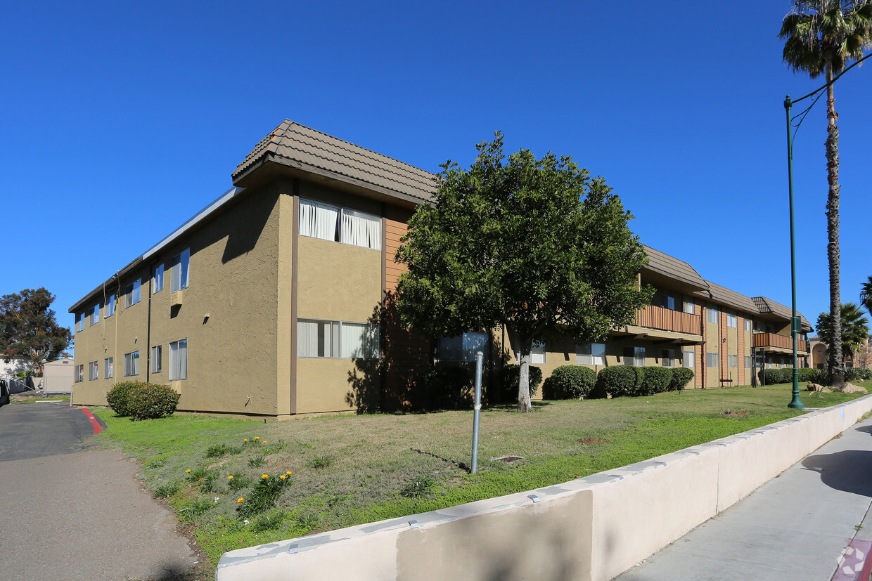 Primary Photo - Oak Manor Apartments