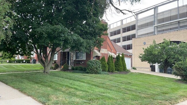 Foto del edificio - 1076 Sherwood Dr