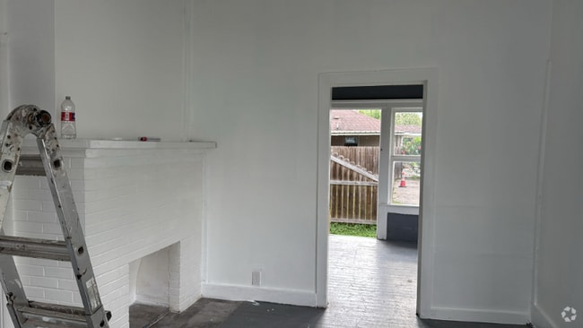 Building Photo - 201-203-203 E Washington Ave