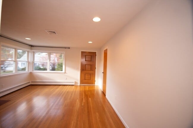 Building Photo - 29 Rainbow Ave