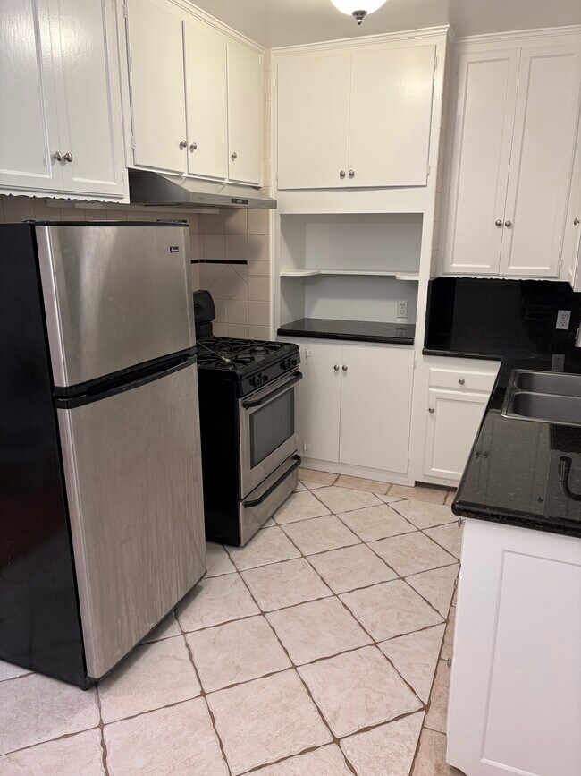 Foto del edificio - 1644 S Garth Ave