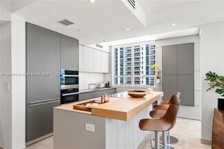 Building Photo - 801 Brickell Key Blvd