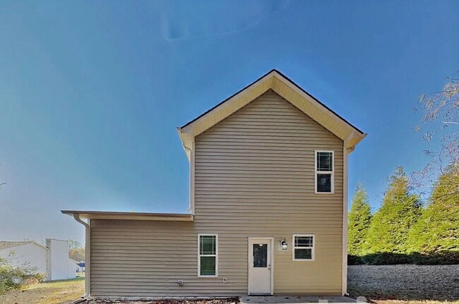 Building Photo - Spacious 3-Bedroom House with Cozy Living Spaces