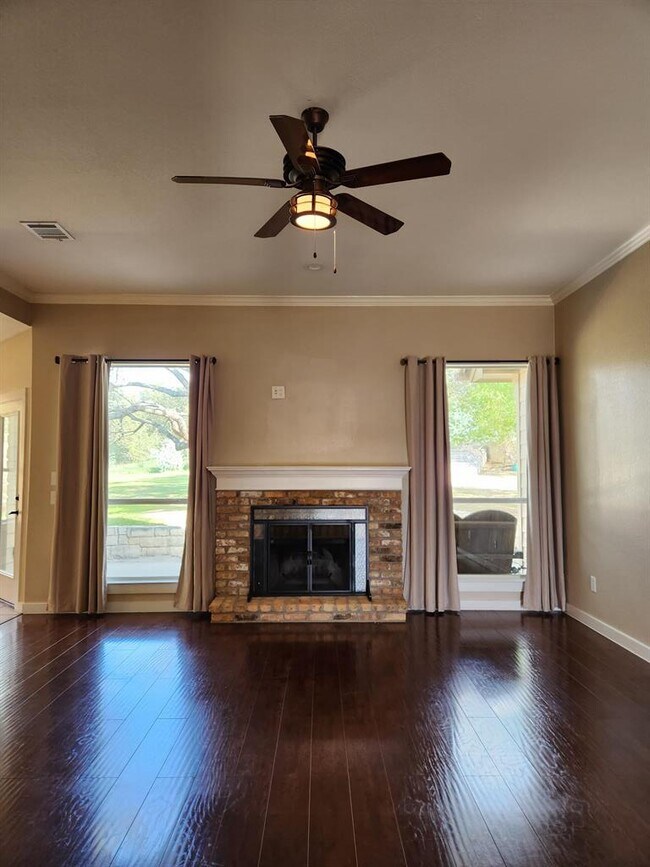 Foto del edificio - 207 Meadows Ln