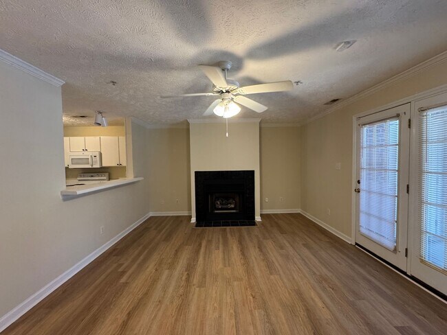 Foto del edificio - Lovely 2 Bedroom King's Grant Condo