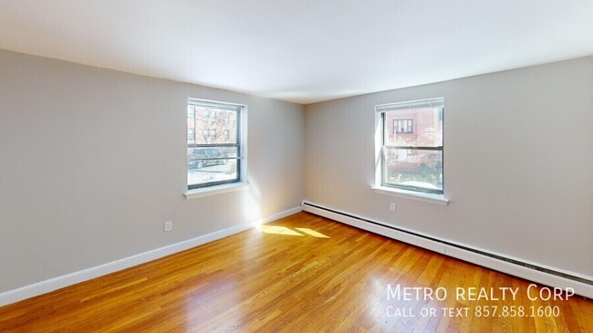 Foto del edificio - Charming 1-Bed in Brookline – Heat & Hot W...