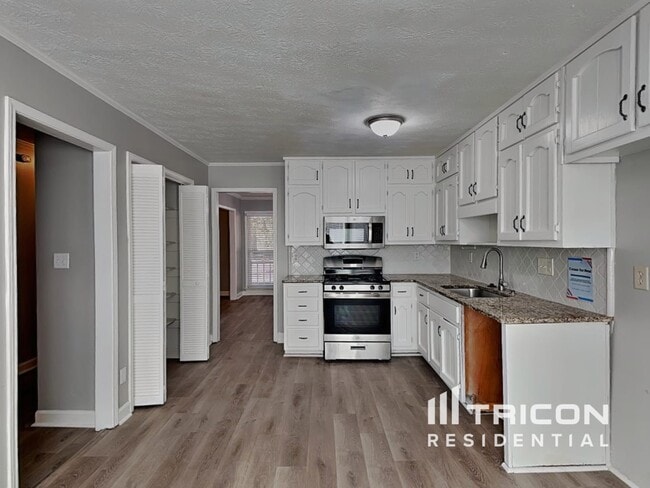 Building Photo - 125 Tanglewood Dr