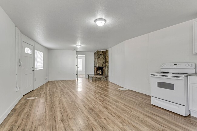 Building Photo - 13413 Minuteman Dr