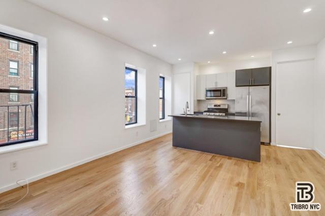 Foto principal - 4 bedroom in Brooklyn NY 11226