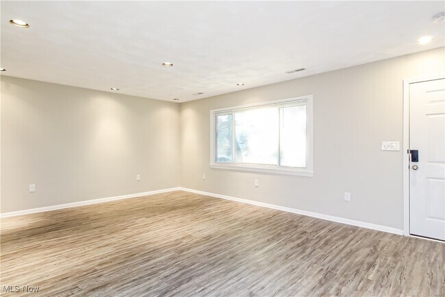 Foto del edificio - 7018 SOM Center Road