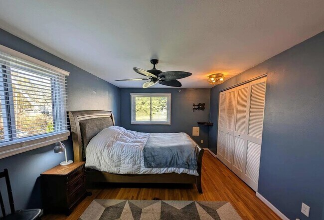 Building Photo - 3749 Dewlawn Dr