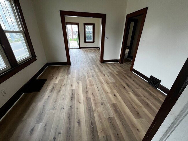 Foto del edificio - Available Now!