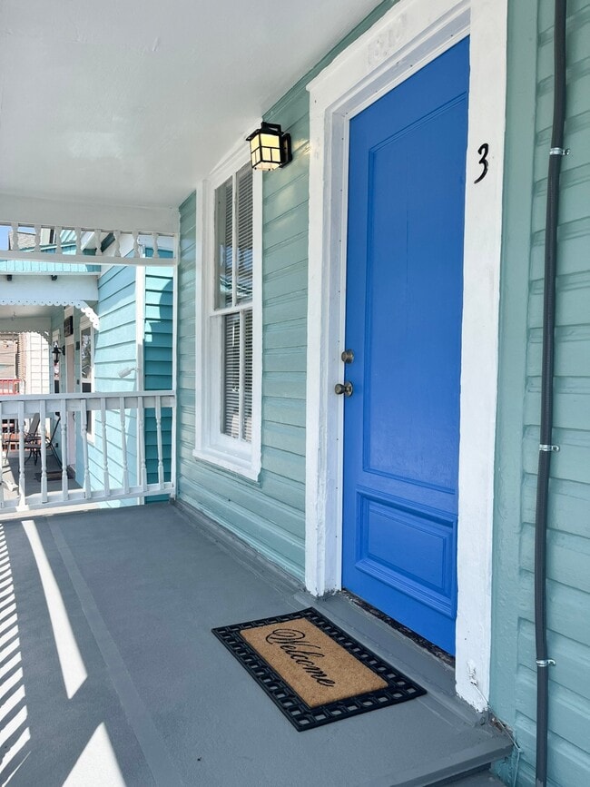 Building Photo - 1810 24th Street Rear