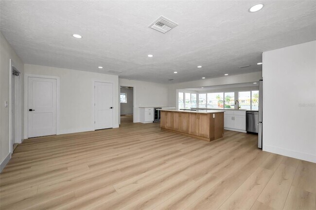 Foto del edificio - 790 116th Ave