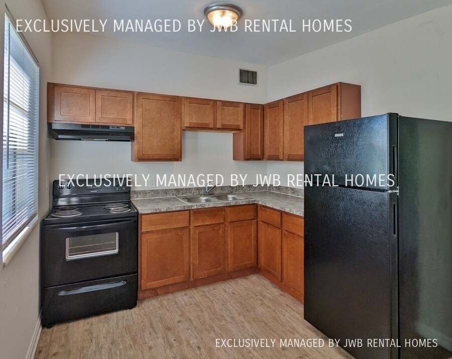 Building Photo - 6741 Restlawn Dr