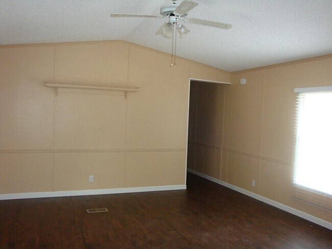 Foto del edificio - 2449 Precinct Line Rd