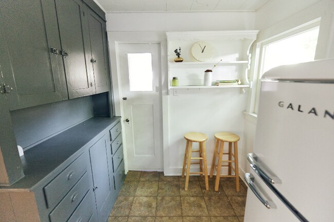 Foto del edificio - 141 Roselawn Pl