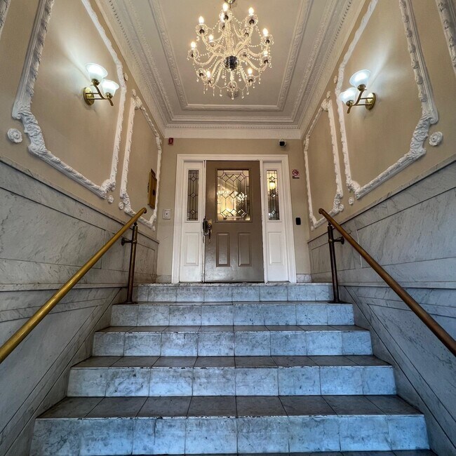 Building Photo - 1866 John F. Kennedy Blvd