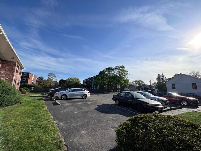 Building Photo - 2920 Pawtucket Ave