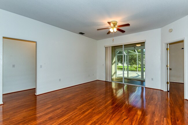 Building Photo - 6221 Foxglove Ln