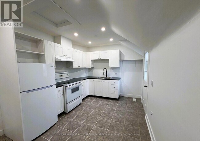 Photo du bâtiment - 98 Wellington St E