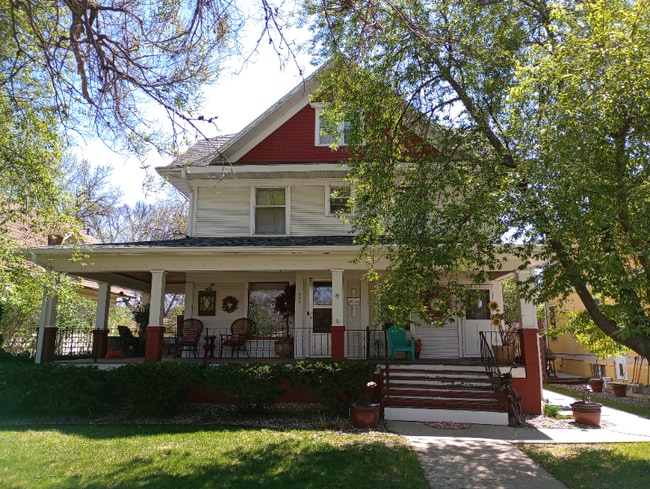 Building Photo - 308 8th Ave SE