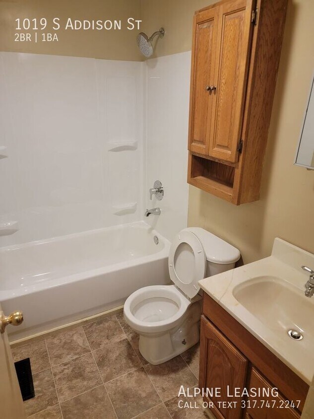 Foto del edificio - West Indy 2BR House w/Fenced Backyard!