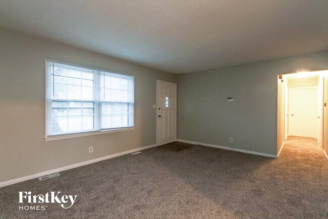 Foto del edificio - 5826 Sylvan Dr