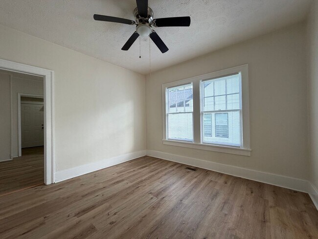 Foto del edificio - Renovated 3/2 House in South Rome $1,295