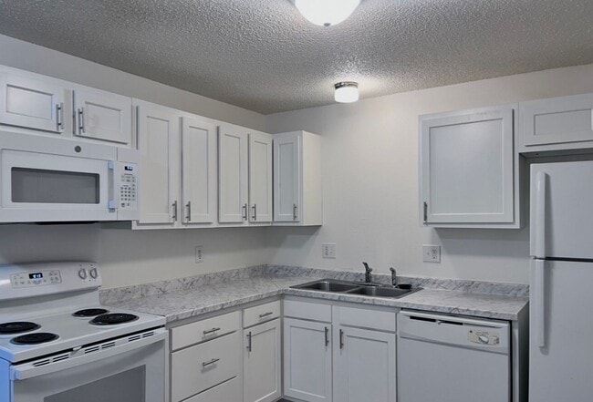 Building Photo - 127 W 45th St