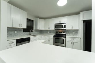 Building Photo - 1181 SW Sarto Ln