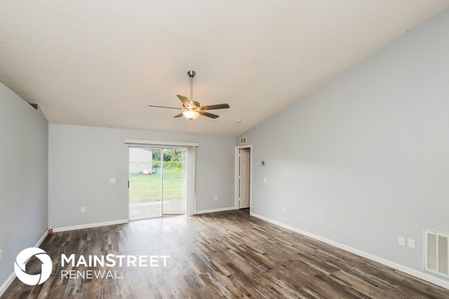 Building Photo - 3042 Tazewell Ave SE