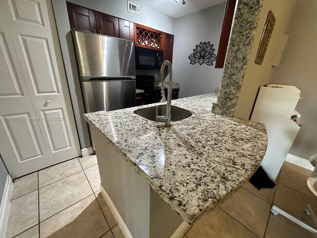 Foto del edificio - 2841 N Oakland Forest Dr