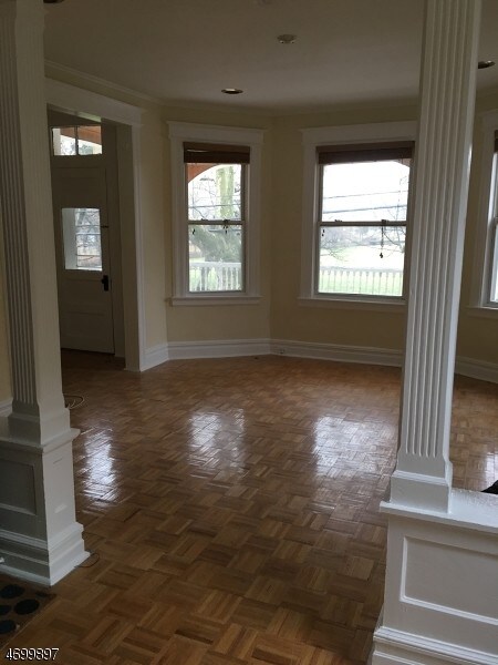 Foto del edificio - 24 Llewellyn Ave