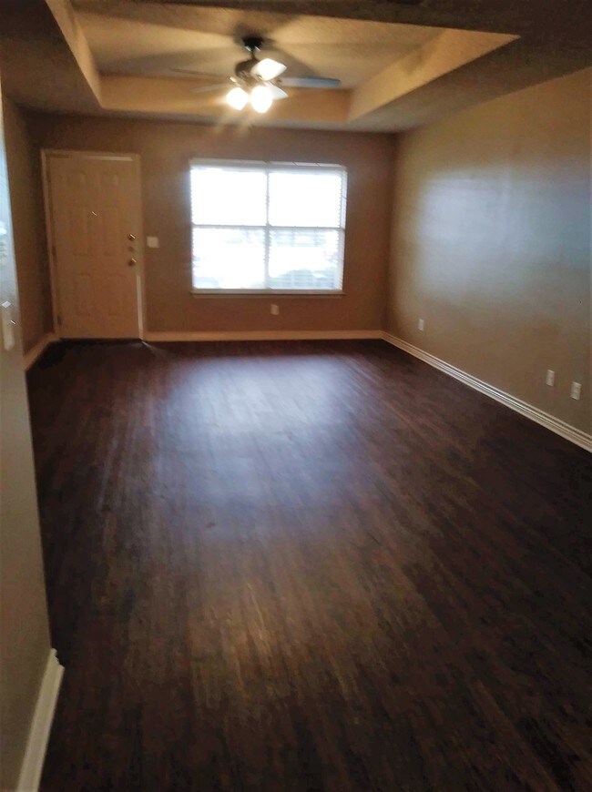 Foto del edificio - 3449 Miller Pl