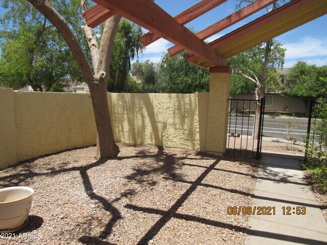 Foto del edificio - 1559 W Javelina Ave