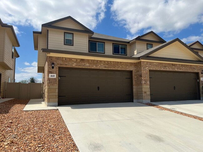 Foto del edificio - Luxury 3/2.5 2 Story Townhouse in NBTX