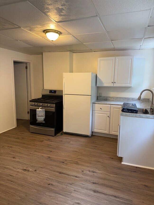 Foto del edificio - Newly Remodeled 2-Bedroom Townhouse