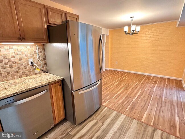 Foto del edificio - 4311 Cedarlake Ct