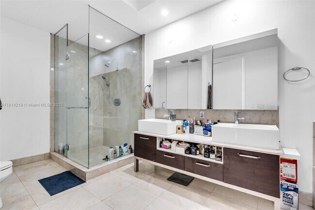 Foto del edificio - 218 SE 14th St