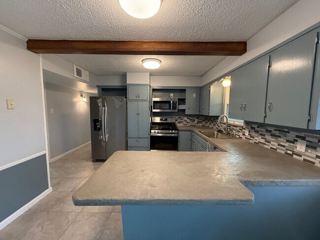 Foto del edificio - Renovated 3 bedroom, 2 bath home in College Hills AVAILABLE NOW!