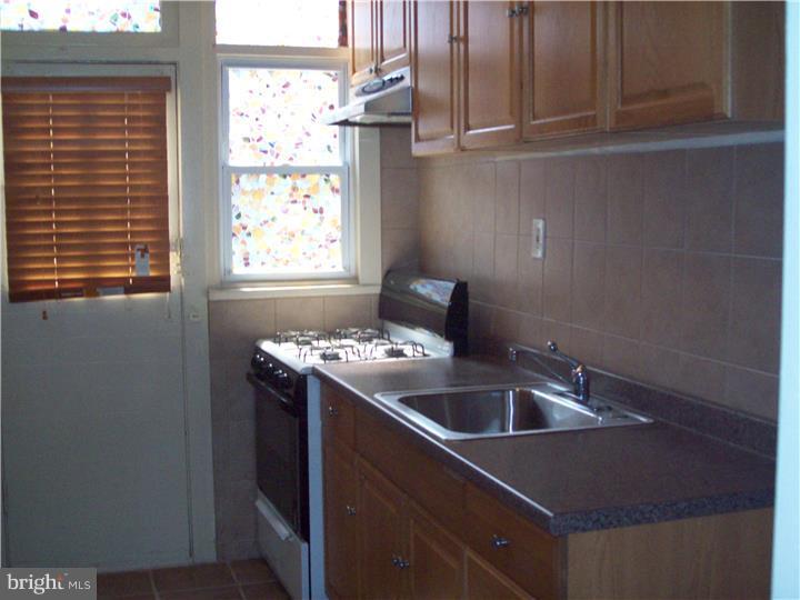Building Photo - 5630 Ridgewood St