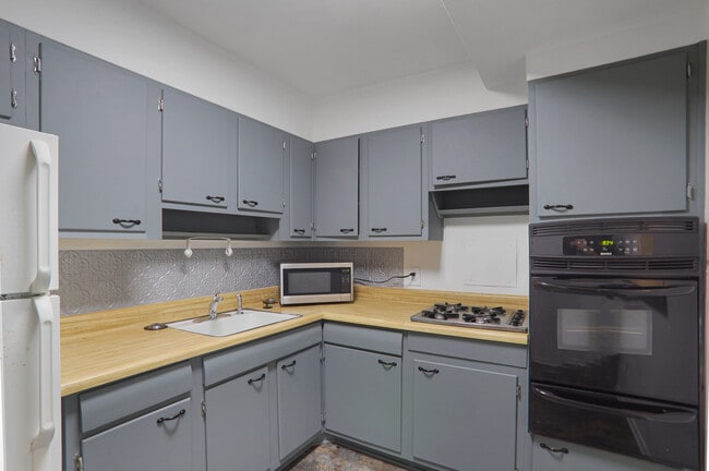 Building Photo - 2965 Pharr Ct S Northwest