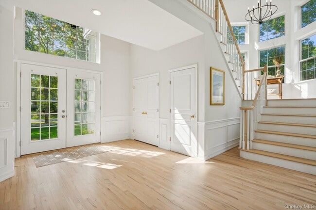 Building Photo - 35 Hollow Ln